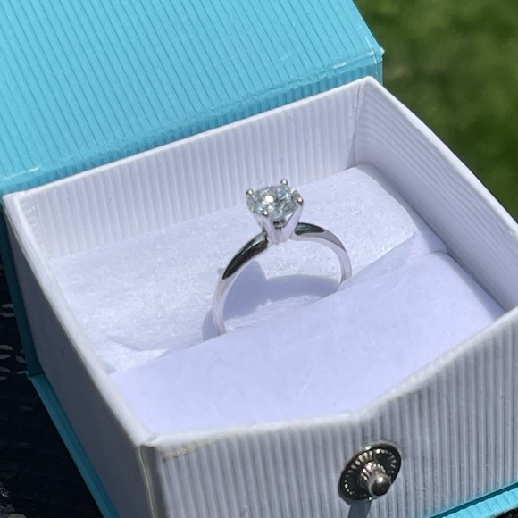 💍 14K white gold round brilliant 1 ct lab grown Diamond solitaire ring - Picture 1 of 6